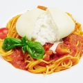 料理メニュー写真 とろーりブラータチーズのトマトパスタ