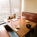 落ち着いた雰囲気の店内にはBOX席をご用意しております。周りのお席とは離れておりますので、個室でなくてもゆったりとご宴会をお楽しみいただけます。ぜひかまどかで素敵な宴会のひと時をお過ごしください♪予約受付中！