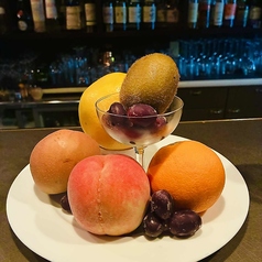 旬なフルーツを使用したカクテル