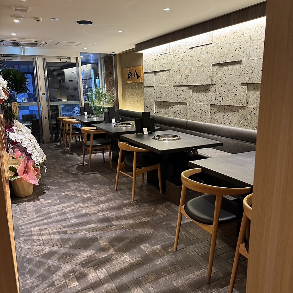 ラグジュアリーな空間設計で接待やビジネス会食にも最適な環境。