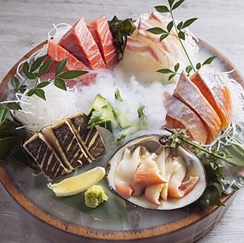 韓国料理や海鮮料理など豊富な一品をお届け