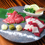 熊本から仕入れる極上の馬肉の刺し盛り！様々な部位の美味しさを楽しんでいただける当店自慢の一品☆