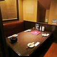 合コンや女子会、接待におすすめのテーブル個室をご用意しております。ダウンライトが大人の空間を演出致します。当店自慢のお食事をごゆっくりお楽しみいただける個室となっておりますので、ご希望のお客様はご予約がおすすめです♪
