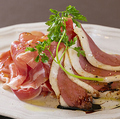 料理メニュー写真&nbsp;自家製鴨の生ハムとプロシュート
