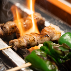 秘伝のタレに漬けながら焼き上げる