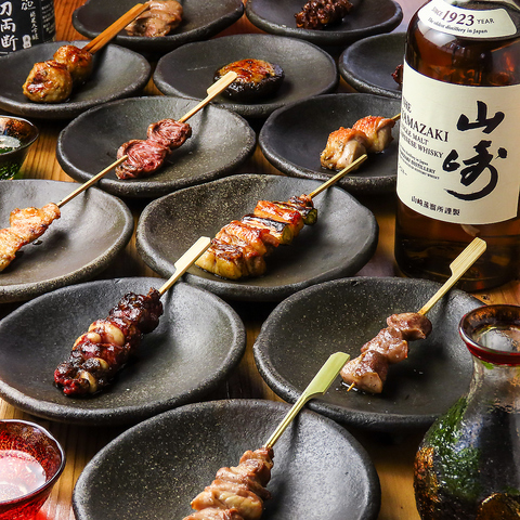 炭火で丁寧に焼き上げることで地鶏の美味しさが凝縮される本格焼き鳥