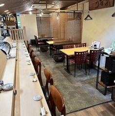 【8名様テーブル×1卓】最大5名様までお座りいただけます◎ご予約もできますので是非ご利用くださいませ♪♪