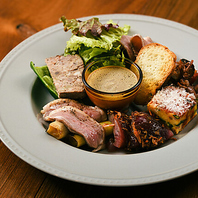 お一人様でも多彩な逸品を心ゆくまで楽しめます☆