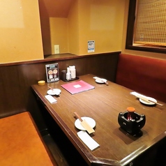 和庭園を思わせるような店内空間がかまどかの自慢のひとつ！掘りごたつ個室、テーブル個室、カウンター席と多種多様なお席をご用意しております。中には人気の高いお席もございますので、ご宴会の予定がお決まりになりましたら、お早めのご予約がおすすめです♪