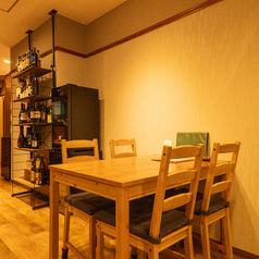 アイボリーを基調とした落ち着きある温かい店内。アットホームな店内で気取らずイタリアンをお愉しみ頂けます。