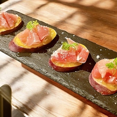 ◎サツマイモとチーズの生ハムのせ