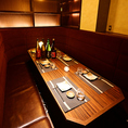 【完全個室】会社の方やご友人、ご家族との集まりに最適なお部屋です。名古屋駅徒歩5分の好立地。全席個室の居酒屋は、落ち着いた和モダン空間が広がり、接待や会社宴会に最適です。2名カウンターから100名まで対応可能で、プライベート感あふれる時間を演出します。
