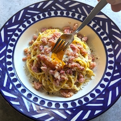 温泉卵と濃厚チーズのカルボナーラ