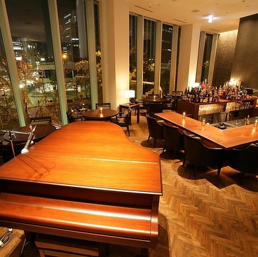 The BAR ザバー SALVATORE CUOMO 梅田 2Fの雰囲気1