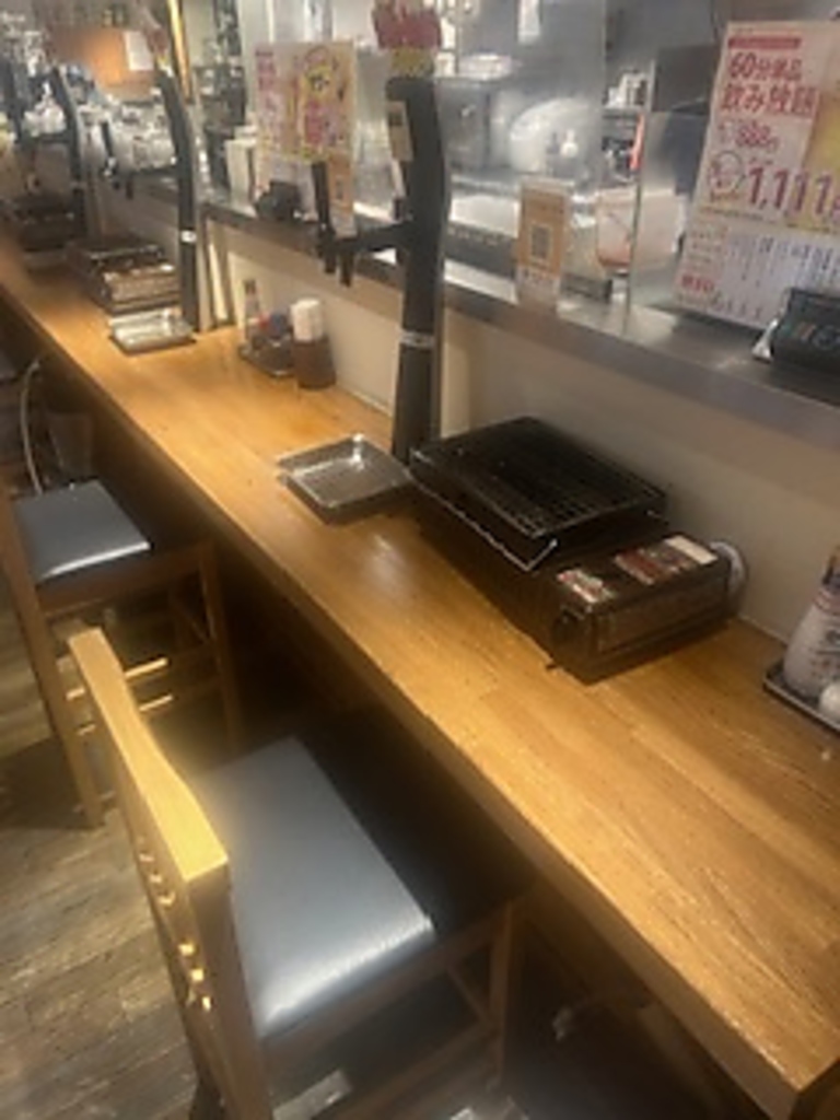 卓上サバ＾付きカウンター席。お一人様大歓迎です。