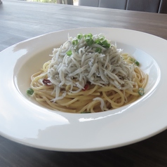 スパゲッティーニ　釜揚げしらす　ペペロンチーノ