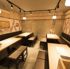 【団体様でも安心のテーブル席】お店奥に団体様でも安心のボックス席完備！ ご友人、会社様、ご家族様と多種多様にお使いくださいませ！