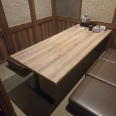 ゆったり寛ぎながらお食事をお楽しみいただけるテーブル席をご用意しております。