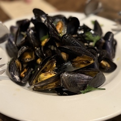 モンサンミッシェル産高級ムール貝の白ワイン蒸し