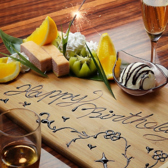 【お祝いに】心を込めたプレートで大切な日を華やかに演出♪ 誕生日や記念日、送別会などのお祝いもお任せください！メッセージを添えた華やかなサプライズプレートをご用意いたします。スタッフ一同、素敵な思い出作りを全力でサポート！演出のご相談など、事前にお気軽にお問い合わせください。