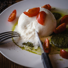 プーリア産"ブッラータ"のカプレーゼ