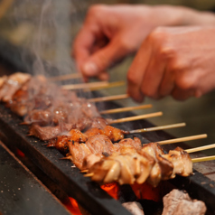 こだわり抜いた絶品の【炭火焼き鳥】をご賞味あれ！