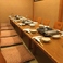 【座敷】個室[C][D]7～12名様での利用が可能。歓送迎会や懇親会、2次会など様々なシーンでご利用いただけます。飲み放題付きコースも4000円(税込)～ご用意しておりますので是非ご活用ください。