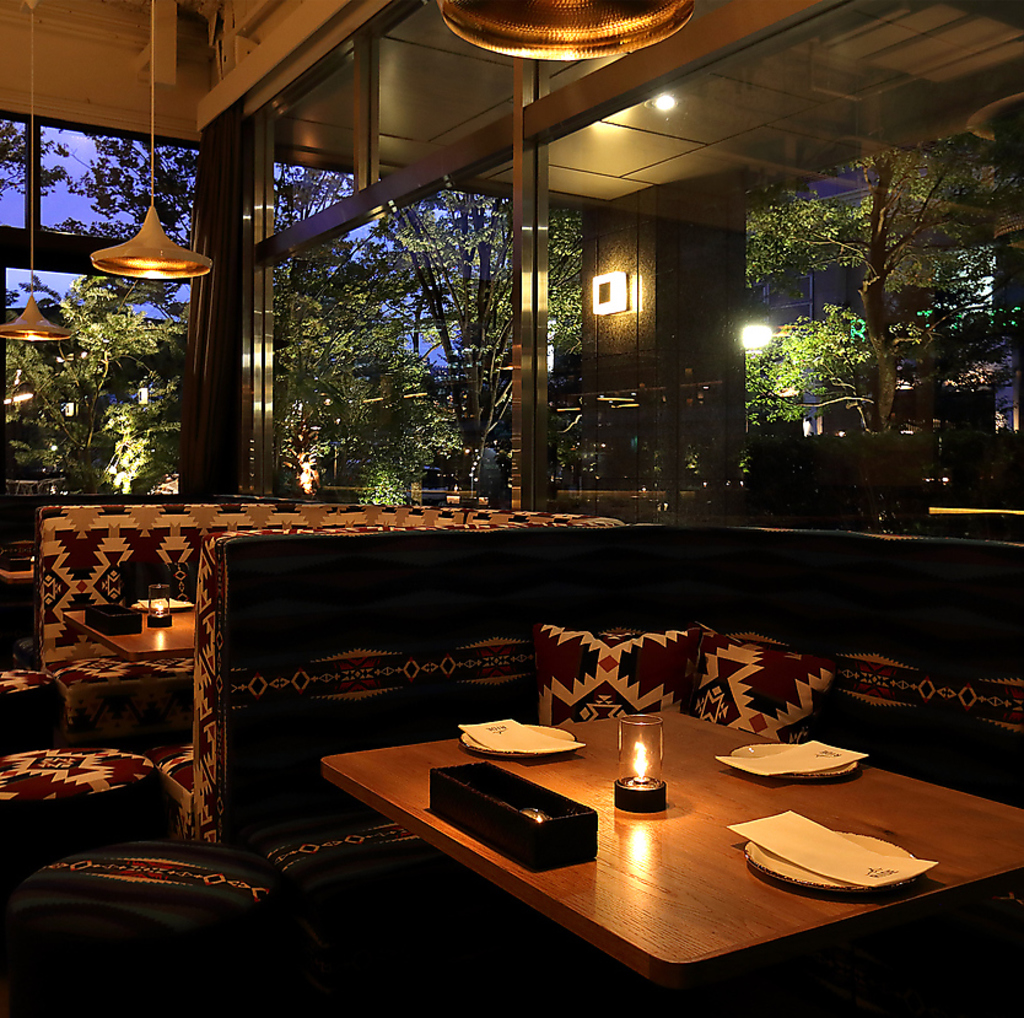 大人気店内ソファ席、ご予約をお勧めします