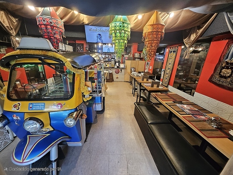 トゥクトゥク中においれおります。