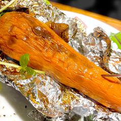 数量限定!焼き芋のように甘い、丸ごと焼きにんじん 藻塩とバジルオイルで
