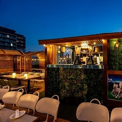 【貸切可能人数:20名~40名・宴会最大人数着席時40名】20名様から40名様までの貸切にも対応した広々フロアです!会社行事やキックオフ、同窓会など、ワンフロアを独占して一体感のある宴会が可能です◎自由度の高いレイアウトで、思い出に残るパーティーが叶います♪