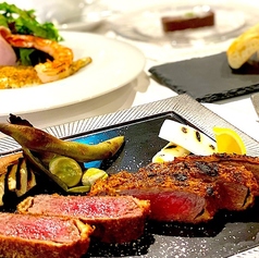 色々なお肉のメイン料理をご用意しております