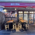 当店はテラス席、テーブル、カウンターと様々なシーンに対応しています。2名様～宴会はお任せください。