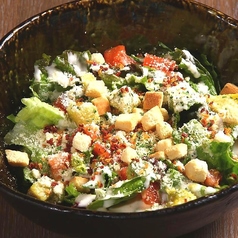 温玉とアボカドのシーザーサラダ