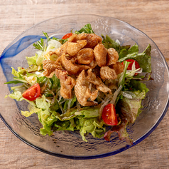 鶏皮パリパリ和風サラダ