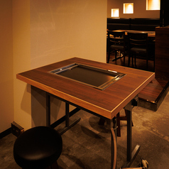 【全席掘りごたつ】2名様からご利用できる寛ぎ空間でお客様をおもてなし致します。インテリアにもこだわり和の雰囲気漂うオシャレな店内で当店自慢の逸品をご堪能下さい。