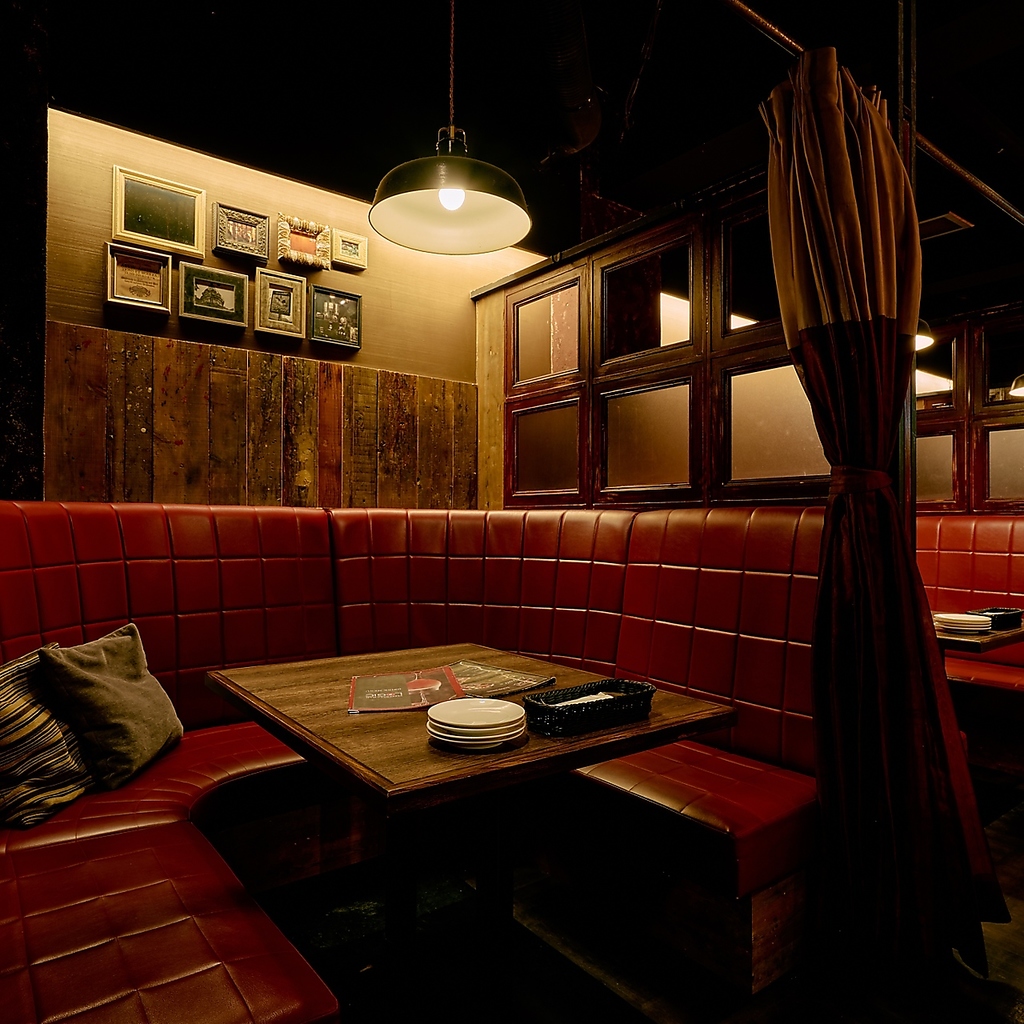 2名から4名で利用できる半個室♪ 2名デート利用で人気のお席です♪　　　　梅田　イタリアン