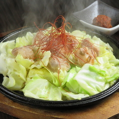 たっぷりキャベツと牛ホルモン鉄板焼き
