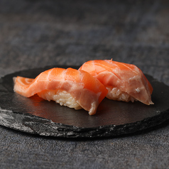 にぎり食べ比べ サーモン (2貫)