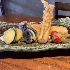 初夏を味わう　穴子と夏野菜天ぷら　（穴子、な、ズッキーニ、トマト）