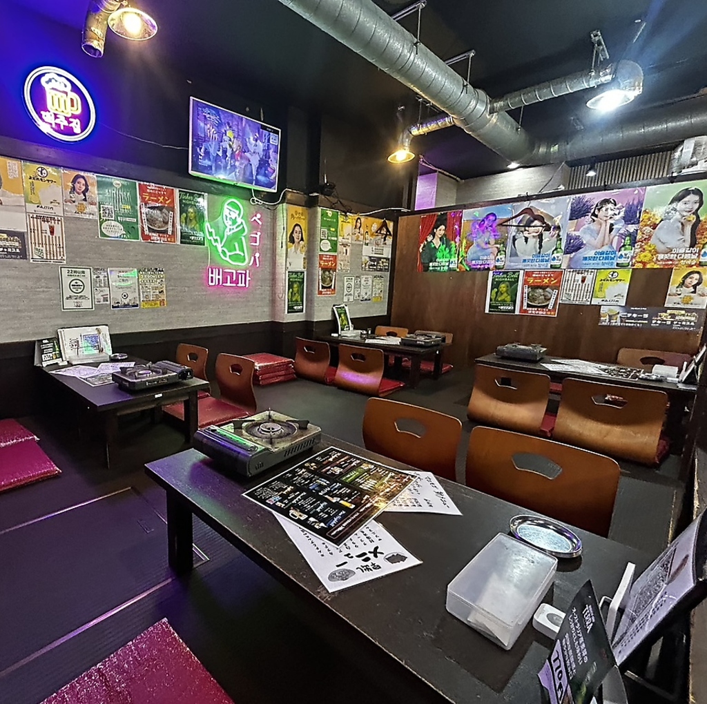 ゆったりと足を伸ばせる座敷。最大宴会人数60名様までと大人数での宴会でもご利用いただけます。