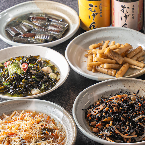 落ち着いた雰囲気の店内で愉しむコスパ良しの居酒屋♪