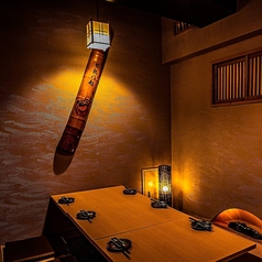 【4~6名様/お座敷完全個室】様々な宴会にマッチする中型個室。親しい友人との集まりや女子会などニーズに合わせてお使いいただけます。落ち着いた佇まいは、大切な方をおもてなしする接待のお席にもおすすめです。