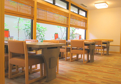 4名様までご利用可能です。落ち着いた内観でごゆっくりお食事頂けます。