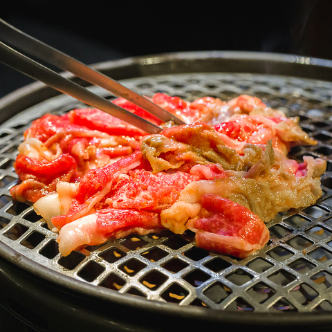 仙台黒毛和牛の焼きユッケの写真