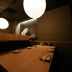 友人との飲み会や会食、ご家族でのご利用におすすめの4名様席。プライベートな空間で、釜炊きご飯や自慢のおばんざいをゆったりとお召し上がりください。