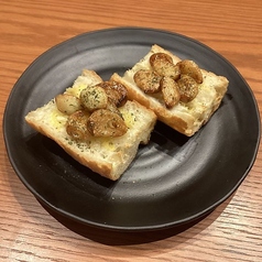 盛りすぎガーリックトースト