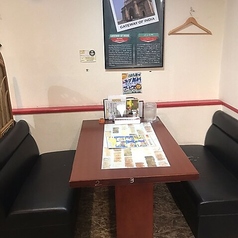 今日はソファー席でゆったりと。美味しい料理と共に会話も一段と弾みます。