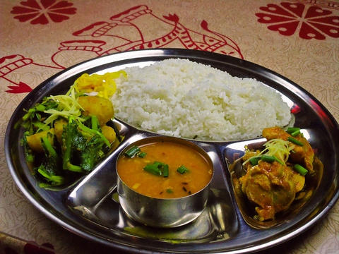 種類豊富なカレー料理はもちろん、ネパールのおふくろの味ダルバートも食べられる店。