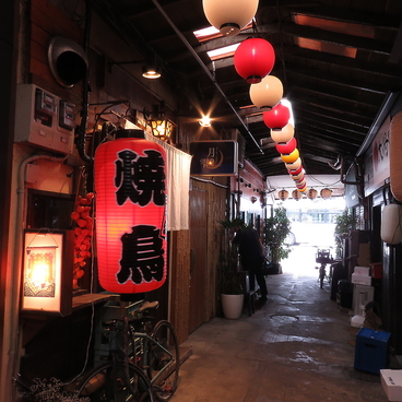 博多空気椅子酒場 輝 薬院駅渡辺通店 三角市場内の雰囲気1